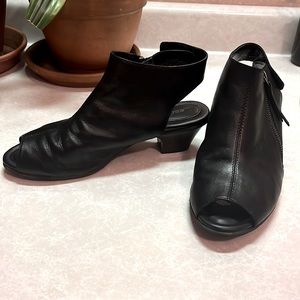 Earth leather “Kristy” peep toe sling back booties